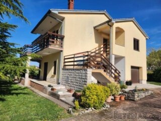 Istra, Buzet - kuća s 1549m2 okućnice