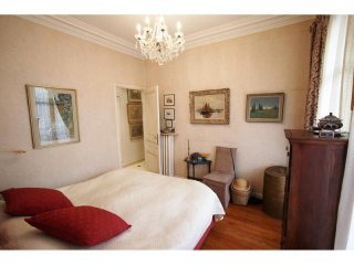 Traditional 3 Bed Apartment With Double..