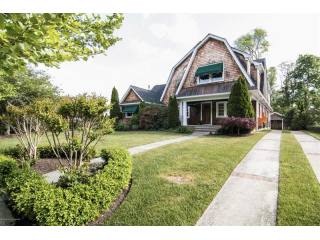 6 bedroom Flat For Sale: 220 Monroe..