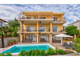 Crikvenica, Dramalj - kuća sa 7 apartmana u turističkom posl
