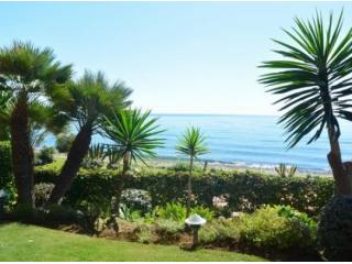 Luxury apartment in first line beach