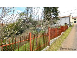 Istra, Kaštel-građevinsko zemljište sa kućom za adaptaciju