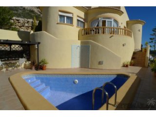 This well-presented three bedroom, two bathroom property is..