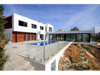 Superb modern villa situated in an elevated position with..