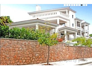 4 bedroom Apartment For Sale: Nea..