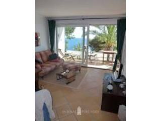 Cosy apartment with stunning sea views..