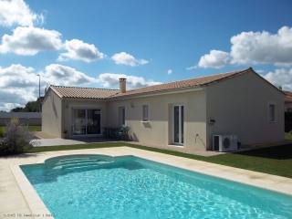 3 bed recent bungalow with attached..