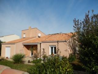 Modern house in quiet outskirts of..