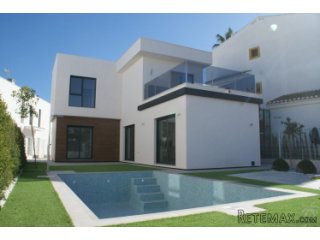 This beautiful and bright villa is located near San Javier..