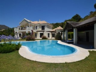 6 Bedroom Villa For Sale In La..