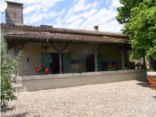 Renovated Stone House With Two GItes..