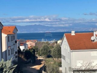 Otok Krk,Malinska,novogradnja-dvojna kuća,135 m2,blizu centr