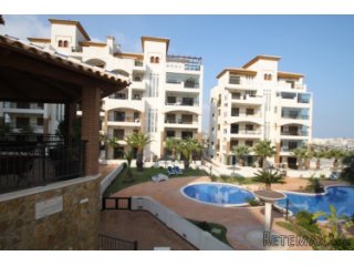 Very luxurious three room apartment within walking distance..