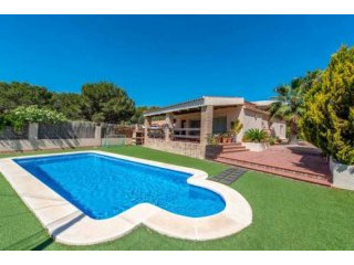 3 Bedroom 2 Bathroom Villa In..