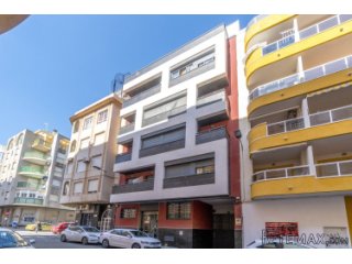 Fantastic house with top quality finishes, on the 3rd floor..