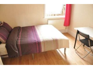 Single with double bed near Turnpike..