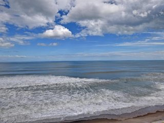 3 bedroom Flat For Sale: 1405 Highway..