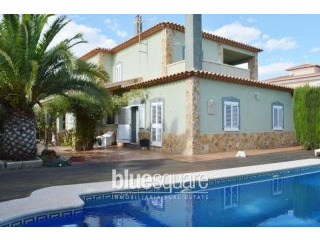 Lovely homely villa within walking..