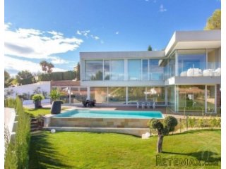 Luxury new build detached villa modern design with 465m2..
