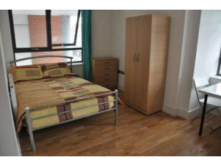 Single with double bed near Canary..