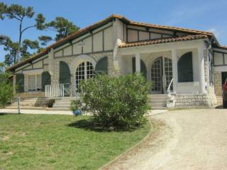5 bedroom house of character in La..