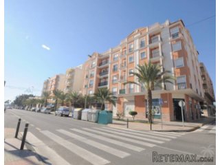This apartment with excellent light and a (south) eastern..