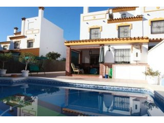 3 bedroom, 4 bathroom Townhouse, (build..