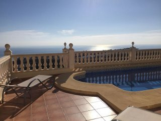 5 Bedrooms - Villa - Alicante - For Sale