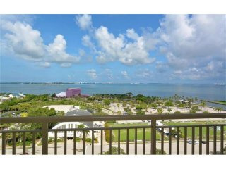 2 bedroom Town House For Sale: 800 N..