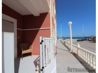 This ground floor apartment in La Mata has 2 bedrooms, 1..