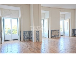 Renovated Character Apartment in Lisbon