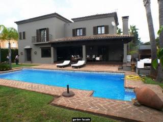 Villa - Beachside villa of very high..
