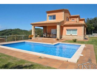 /01 Nice house with private pool in..