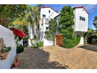 4 bedroom Apartment For Sale: 928 Olive..