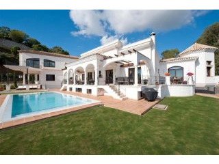 8 bedroom detached villa for sale