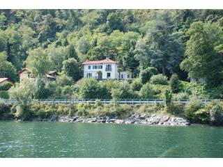 9 bedroom Villa For Sale: Stresa, IT