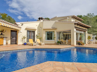 3 Bedrooms - Villa - Alicante - For Sale
