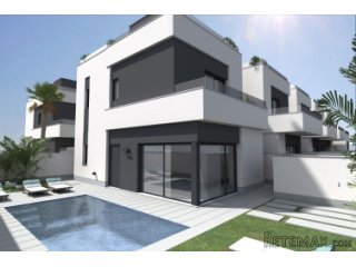 This great villa is located on the edge of Pilar de la..