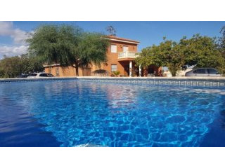 Ontinyent 7 bedroom villa with pool..