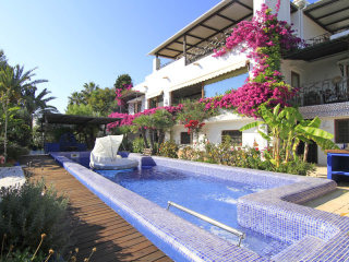 7 Bedrooms - Villa - Alicante - For Sale