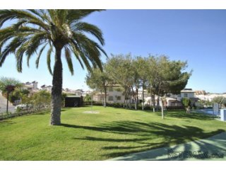 You will find this nice terraced house in the beautiful..