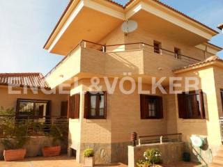 EXCLUSIVE VILLA IN PRIVILEGED PLACE