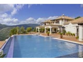 4 Bedrooms - Villa - Malaga - For Sale
