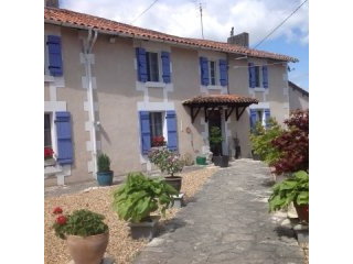 Large Stone House With Pool And Views