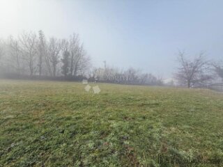 Prostrana građevinska parcela - 10 minuta od mora