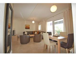 2 bedroom Apartment For Sale: 1st..
