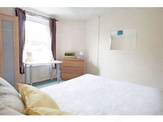 Single with double bed near Turnpike..