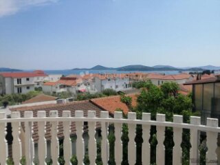 TRIBUNJ, kuća sa 8 apartmana i 8 parkirnih mjesta