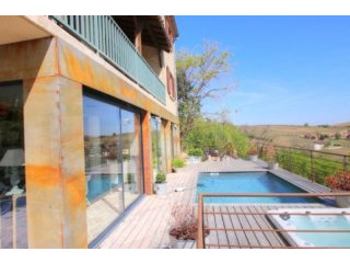 Stunning House with Pool and Open View