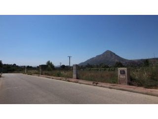 Lovely flat building plot of 1316m2 in..